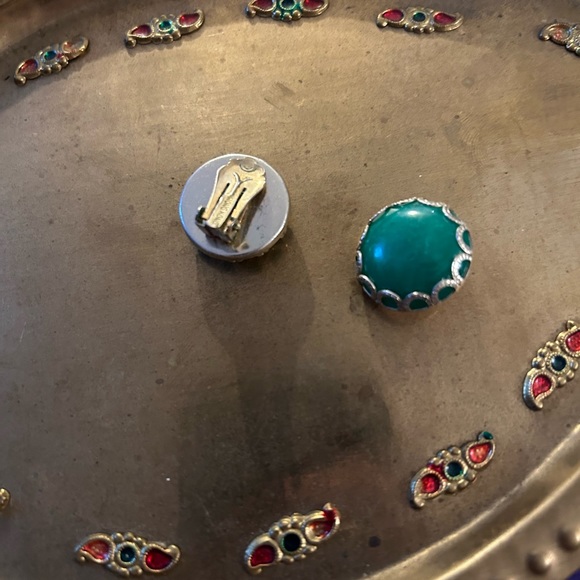VTG 60s Hong Kong Silver and Green clip on button earrings. Very sweet!! - Picture 4 of 4